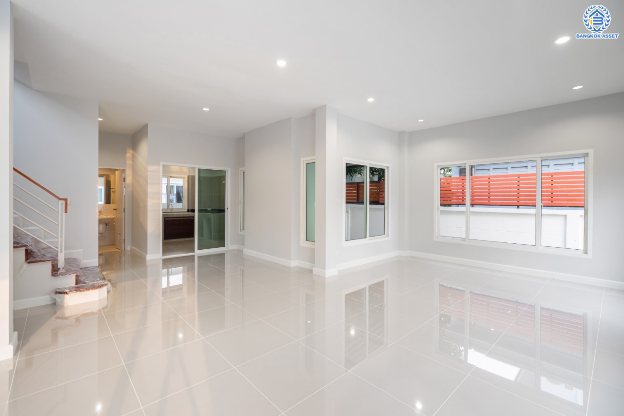 บ้านมือสองตกแต่งใหม่ ม.เพอร์เฟคเพลส1 ราชพฤกษ์ คุณภาพแบรนด์ Property Perfect เนื้อที่ 63.7 ตร.ว. บ้านเดี่ยวหลังใหญ่ ตอบโจทย์ทุกการอยู่อาศัย ฟังก์ชัน 3 ห้องนอน 3 ห้องน้ำ 2 ที่จอดรถ บนทำเลติดถนนราชพฤกษ์ ใกล้วงเวียนพระราม5 และรถไฟฟ้า "สถานีบางรักน้อยท่าอิฐ"